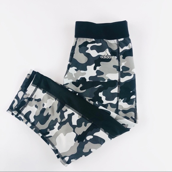 adidas Pants - Adidas camo Capri training leggings